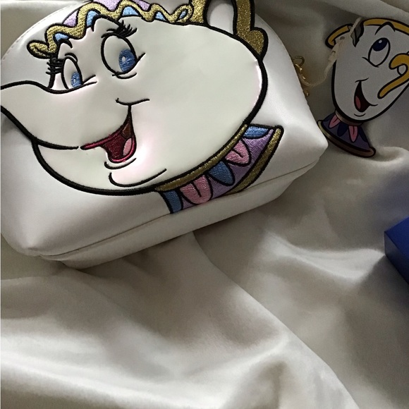 🎁 Disney Beauty And The Beast Bundle 18 pcs in Themed Box Brush Set, mirror,bag - Picture 7 of 12